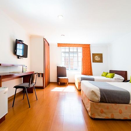 Ayenda 1068 Plaza 36 Hotel Богота Екстериор снимка