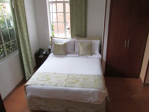 Ayenda 1068 Plaza 36 Hotel Богота Екстериор снимка