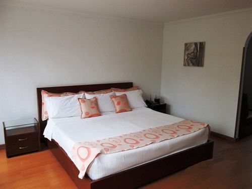 Ayenda 1068 Plaza 36 Hotel Богота Екстериор снимка