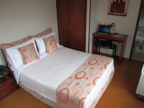 Ayenda 1068 Plaza 36 Hotel Богота Екстериор снимка