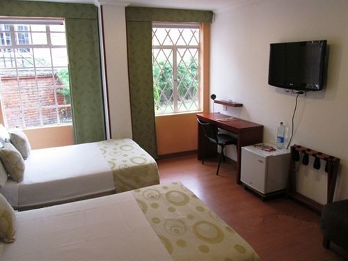 Ayenda 1068 Plaza 36 Hotel Богота Екстериор снимка