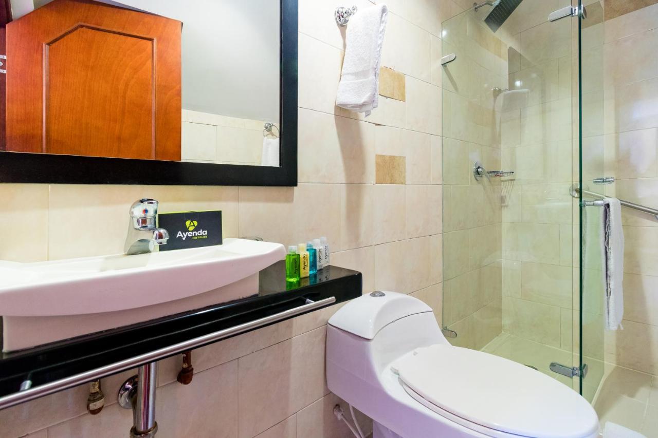 Ayenda 1068 Plaza 36 Hotel Богота Екстериор снимка