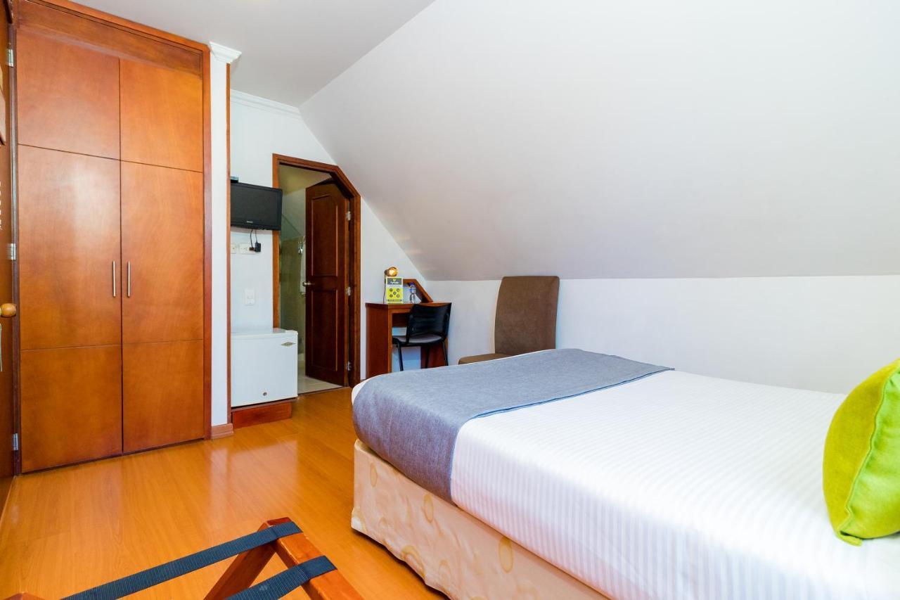 Ayenda 1068 Plaza 36 Hotel Богота Екстериор снимка